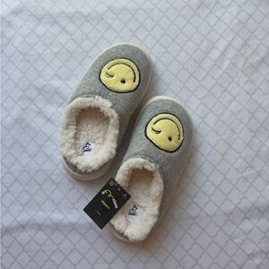 Art Class Slippers Youth Percy Wink Smiley Face Slip On Gray |Sz S(13-1)